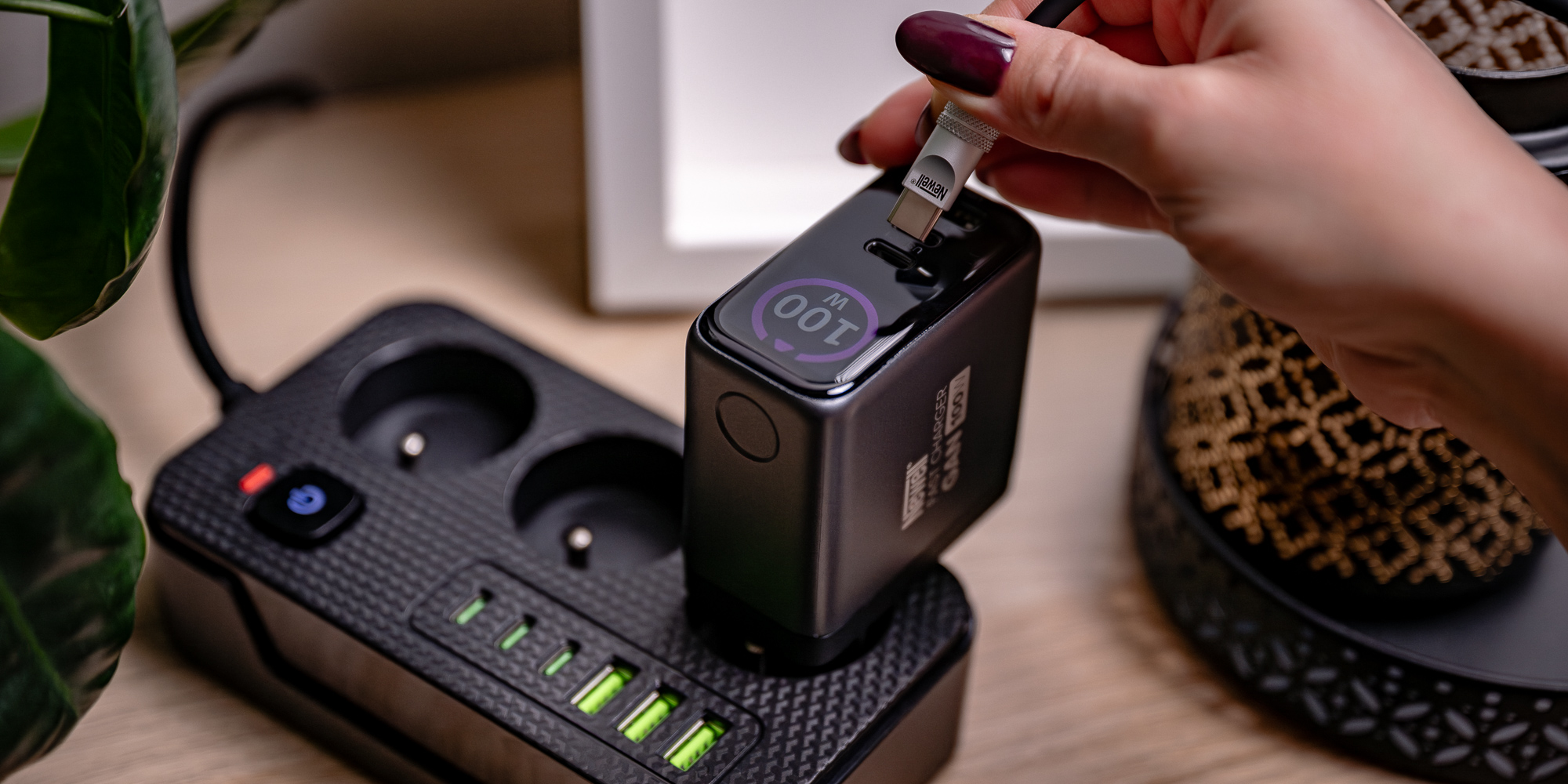 Ładowarka sieciowa Newell GaN 100 W TFT - EU